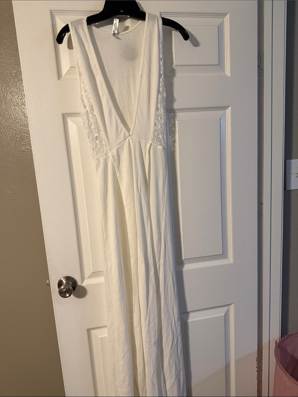 Hot Miami Styles White Lace-Insert V-Neck Sleep Maxi